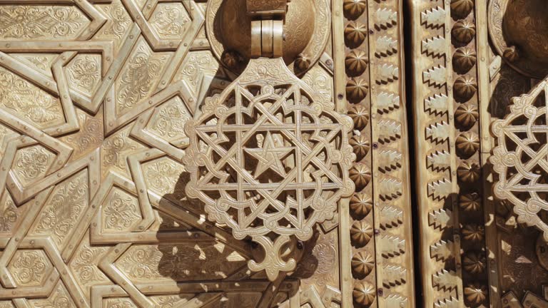Une porte de riad sculptée